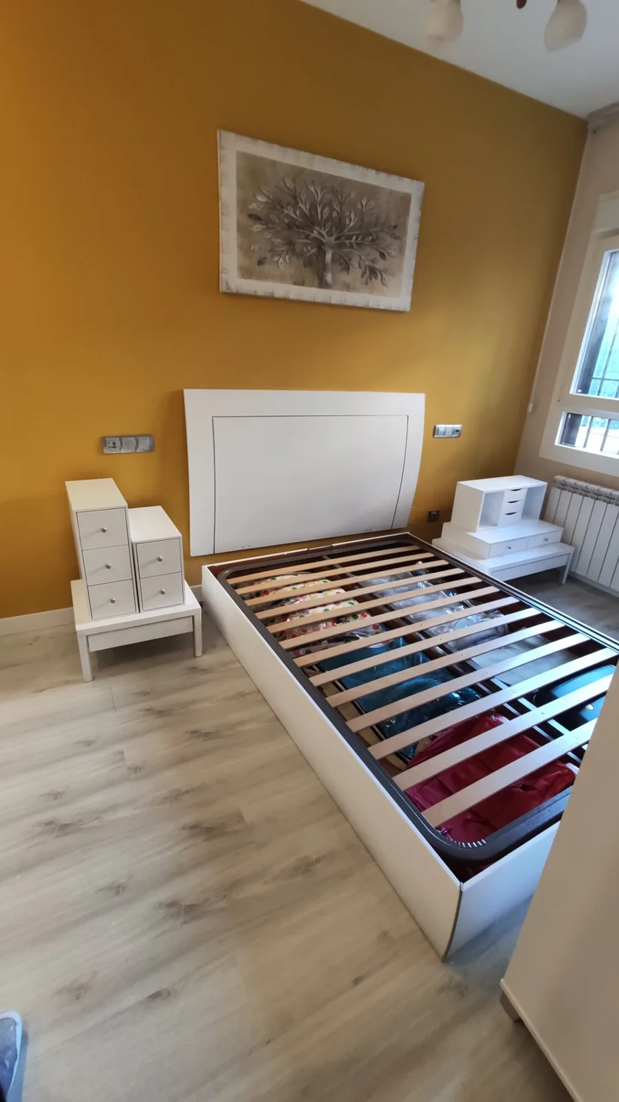 lacado dormitorio cama mesillas blanco en Navacerrada