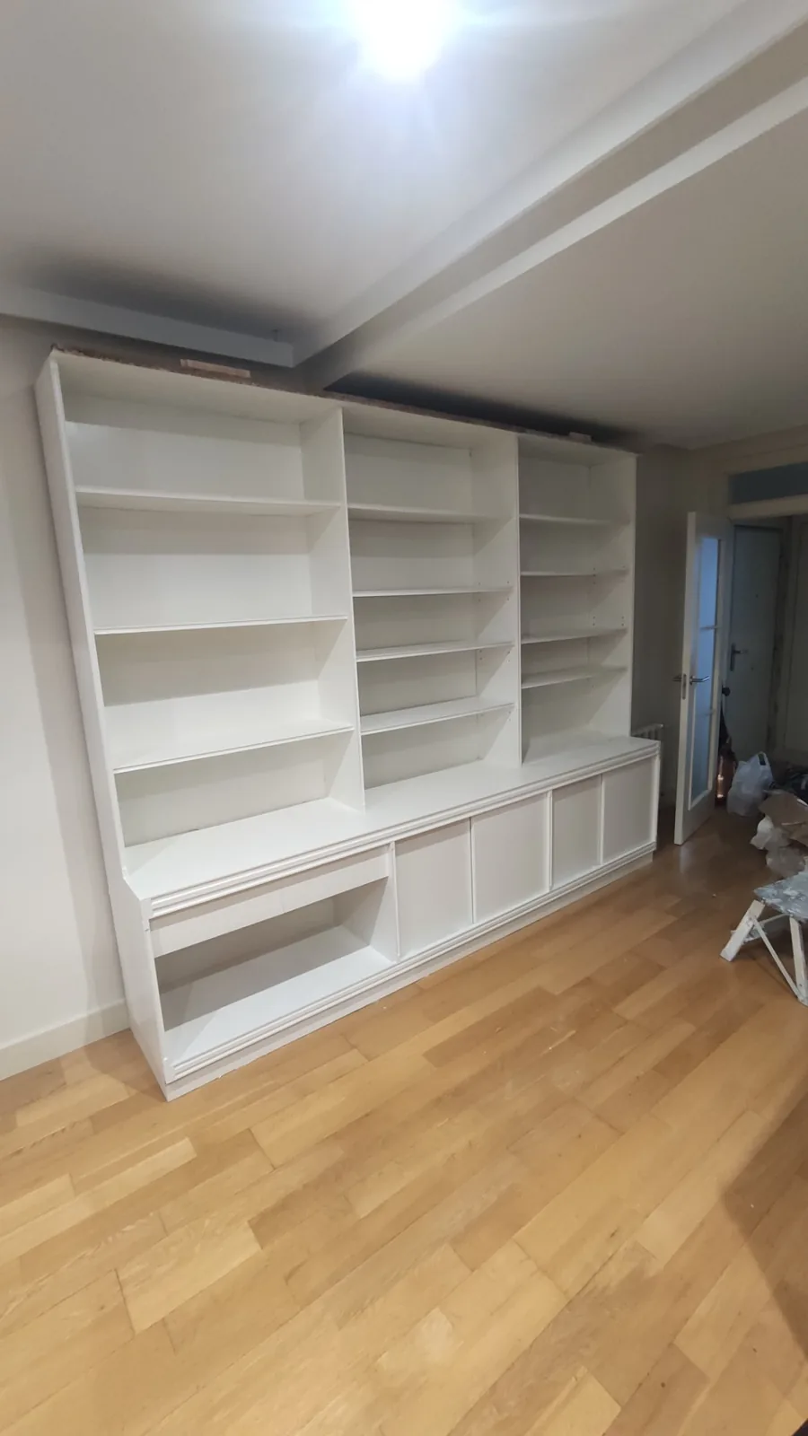 lacado libreria estanteria blanca en Navacerrada