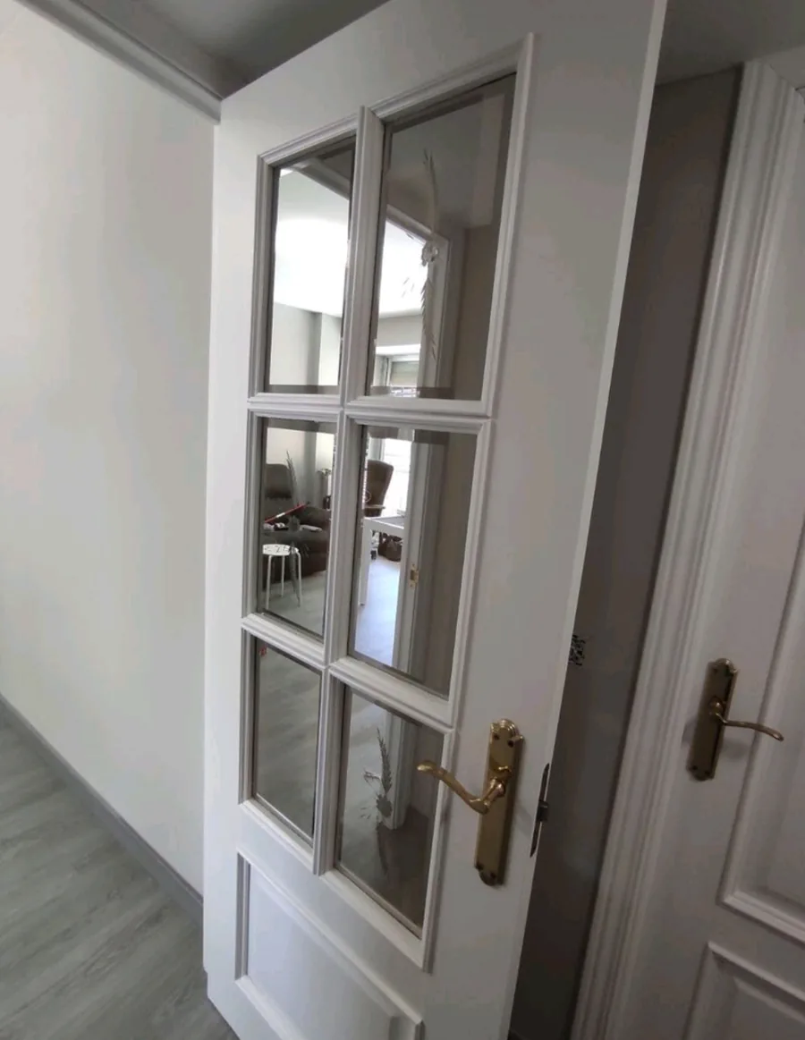 lacado puerta cristalera blanca en Cercedilla