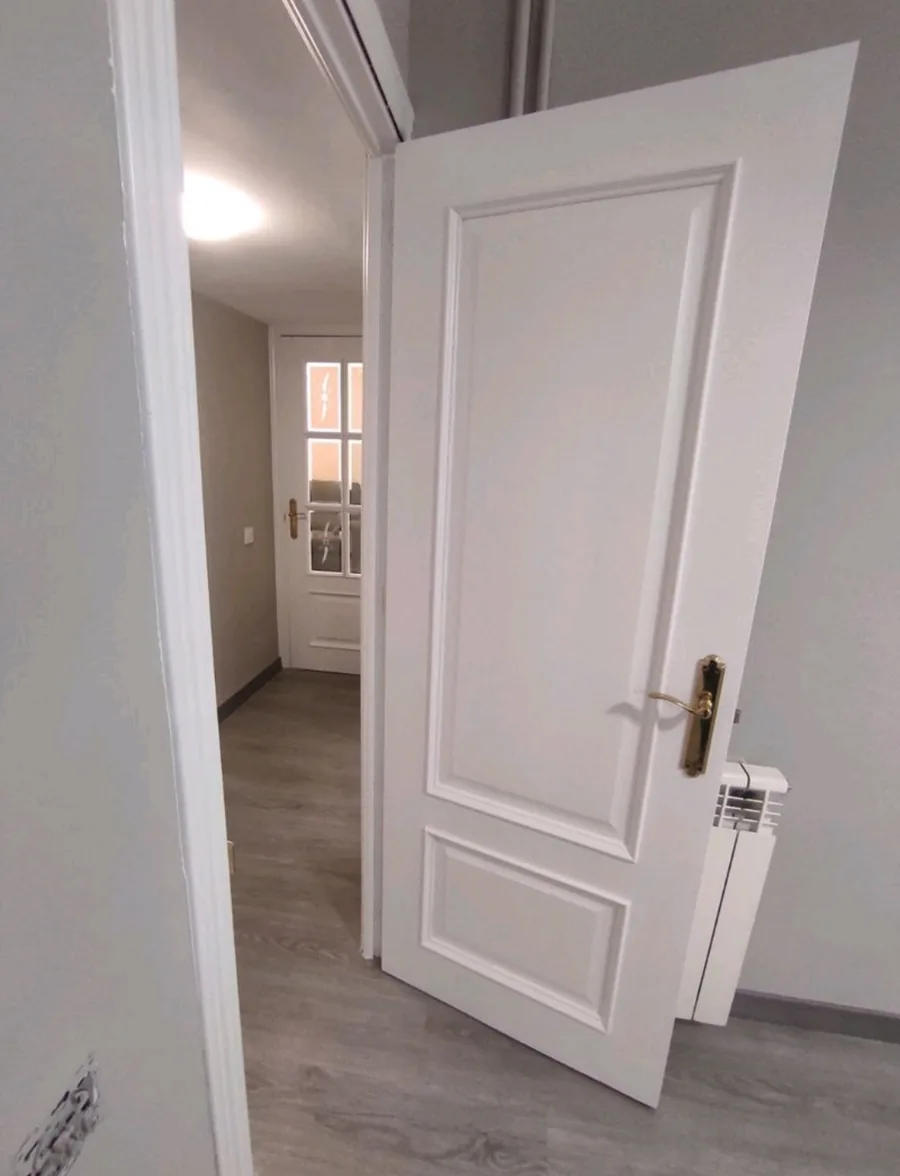 lacado puertas corredor blanco en Cercedilla